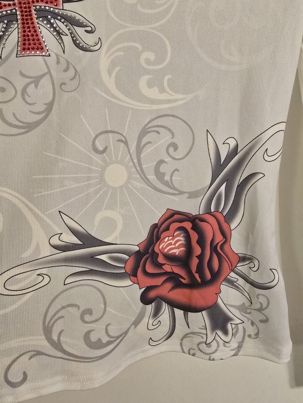 NEW Women's White Long-Sleeve Graphic Tee with Red Rose & Cross Size Small - Picture 8 of 14